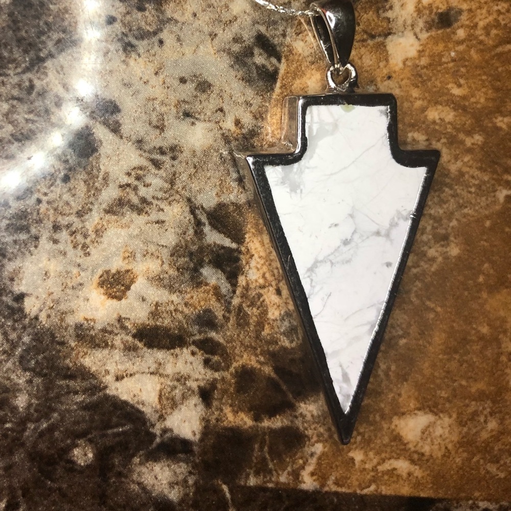 Gorgeous Genuine stone arrowhead pendant
